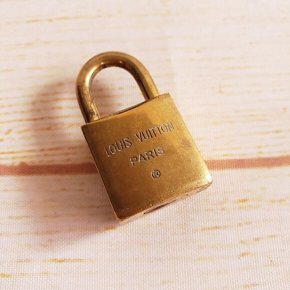 #220 Authentic Louis Vuitton Paris Brass Luggage Lock Pendant 200 Series - Picture 2 of 6